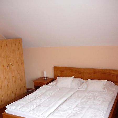 Ciklamen Apartman Gyenesdiás Екстериор снимка