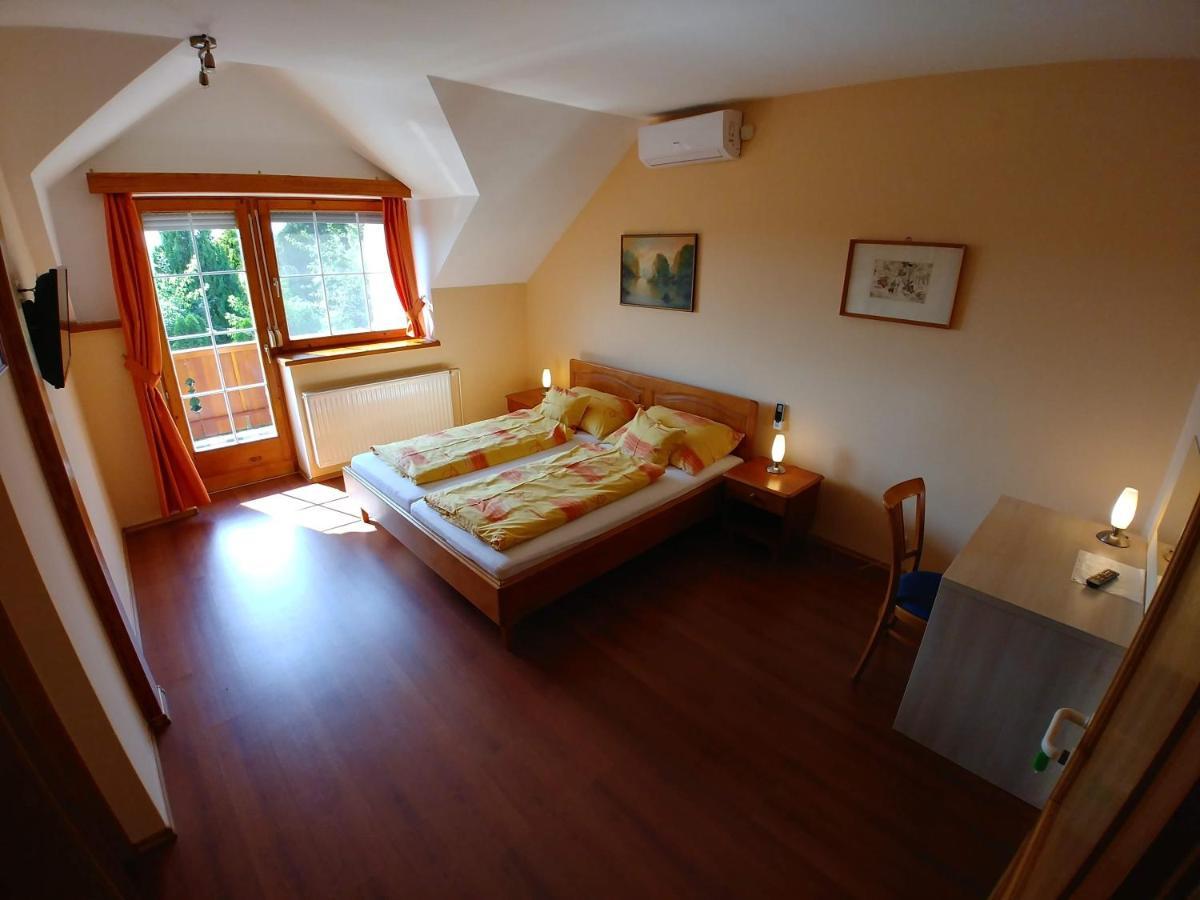 Ciklamen Apartman Gyenesdiás Екстериор снимка