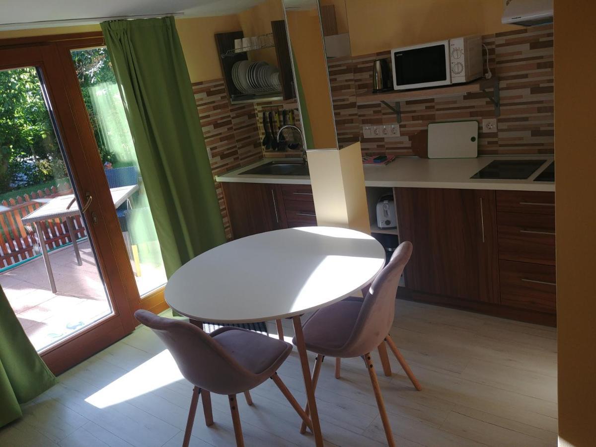 Ciklamen Apartman Gyenesdiás Екстериор снимка