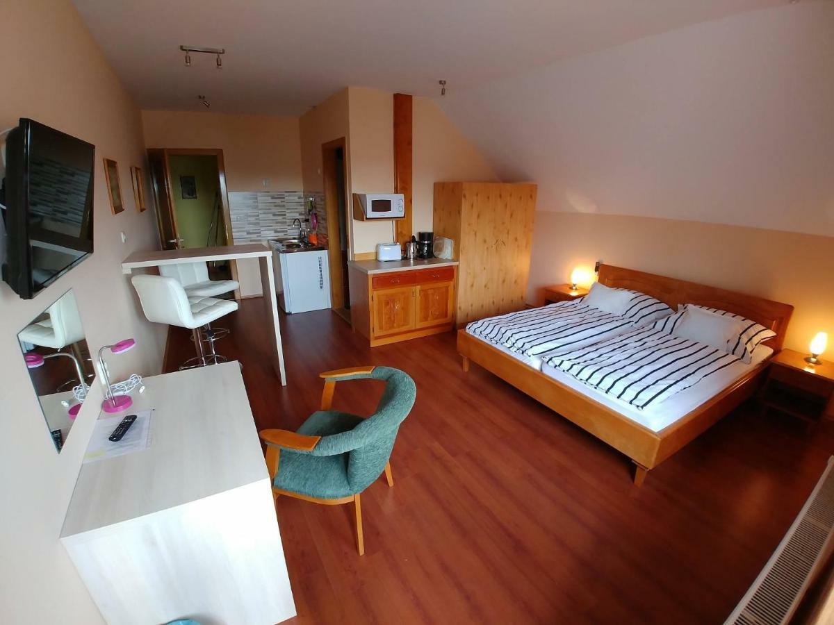 Ciklamen Apartman Gyenesdiás Екстериор снимка